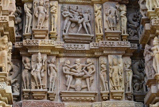 Khajuraho, sculptures érotiques temple Kandariya Mahadeva (Crédit photo Fabrice Dimier)