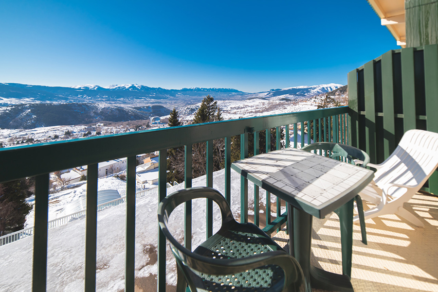 L’hôtel des Pyrénées à Font-Romeu en hiver @ Loïck Ducret.