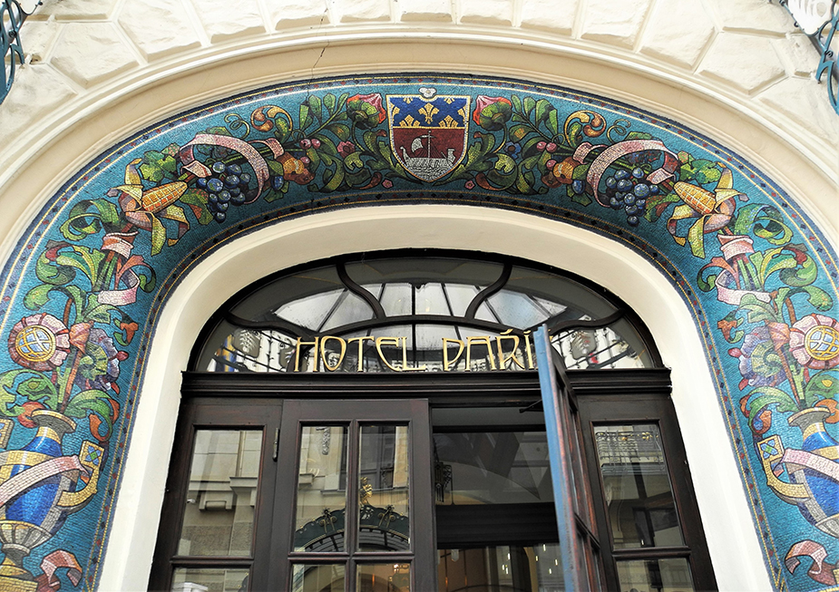 L’Hôtel Paris et son entrée fleurie font sensation @ Claude Vautrin