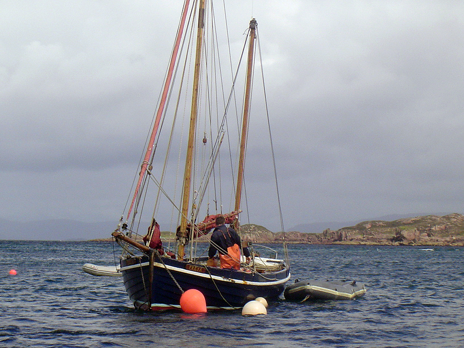 Pecheur entre les iles de Mull et Iona @ André Degon