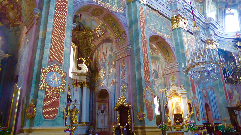 Les somptueux décors Renaissance baroque qui couvrent les parois de la cathédrale © Catherine Gary