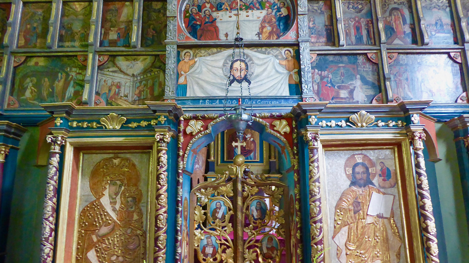Interieur d'une vielle église en bois © Catherine Gary Interieur d'une vielle église en bois © Catherine Gary