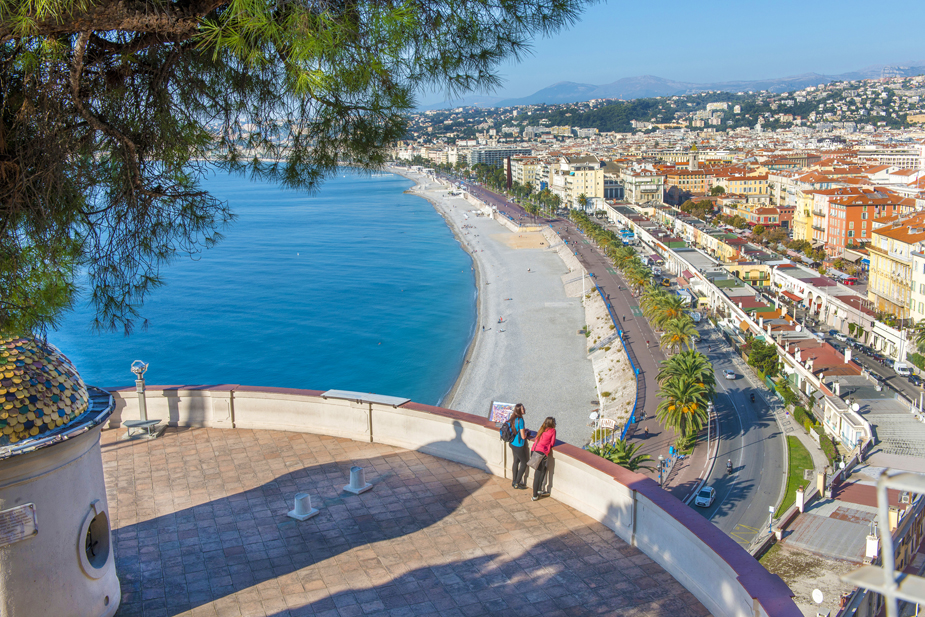 En surplombant la Promenade des Anglais © OT NIce