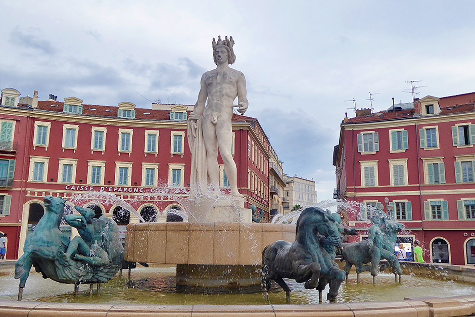 Place Masséna et sa fontaine d'Apollon © Catherine Gary Place Masséna et sa fontaine d'Apollon © Catherine Gary