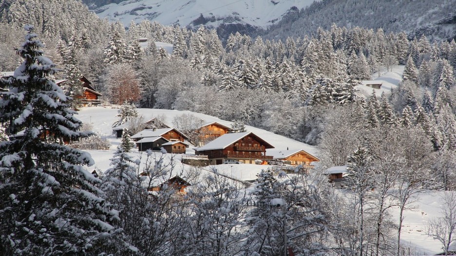 La station" Les Diablerets", un village traditionnel où il fait bon vivre, de belles pistes et un petit train de montagne pour y accéder. (Crédit photo André Degon) La station" Les Diablerets", un village traditionnel où il fait bon vivre, de belles pistes et un petit train de montagne pour y accéder. (Crédit photo André Degon)