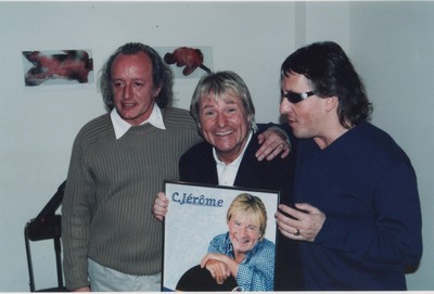 Remise d’un disque d’or aux côtés de Didier Barbelivien et de Gilbert Montagné.(Collection personnelle d'Annette Dhôtel, l'épouse de C. Jérôme)