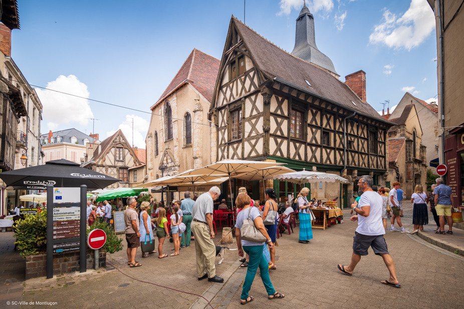 Le quartier Saint-Pierre le jour du marché ©Sylvain Claire-Ville de Montluçon