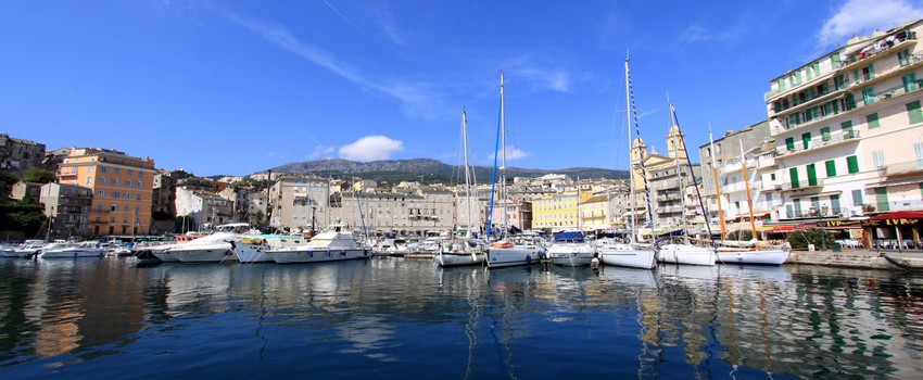 le vieux port et le ballet incessant des voiliers. (© Sylvain Alessandri)