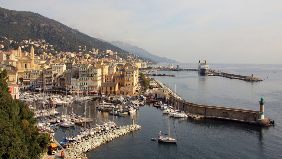 Vue d'ensemble sur le port de Bastia (© Sylvain Alessandri)