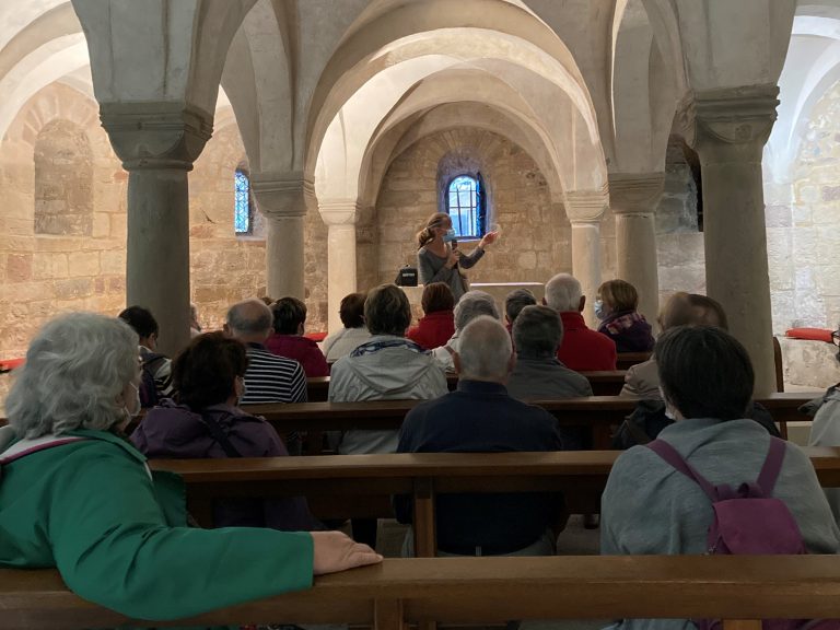 A la Révolution, le Chapitre perd son existence légale et les Chanoinesses sont obligées de partir. Le 7 décembre 1790, les scellés sont apposés sur l’église abbatiale @ Remiremont – Plombières  Tourisme