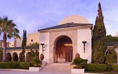 L'entrée majestueuse du The Residence Tunis situé non loin de l'Antique Carthage. (Crédit photo DR)