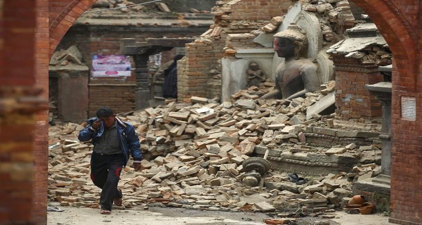 Dans le coeur historique de Katmandou, des temples et statues édifiées entre les 12ème et 18ème siècles ne sont plus que des tas de gravats.   En savoir plus sur http://www.lexpress.fr/diaporama/diapo-photo/actualite/monde/asie/seisme-au-nepal-les-images-saisissantes-d-un-pays-en-ruines_1674948.html?p=9#content_diapo#pfe5YlLXXiG2KlF6.99