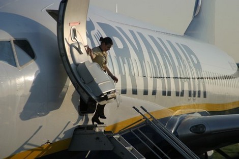 le 1er Mai 1997, une date marquante pour l’aéroport, avec l’arrivée de la compagnie low-cost Irlandaise Ryanair (© DR) le 1er Mai 1997, une date marquante pour l’aéroport, avec l’arrivée de la compagnie low-cost Irlandaise Ryanair (© DR)