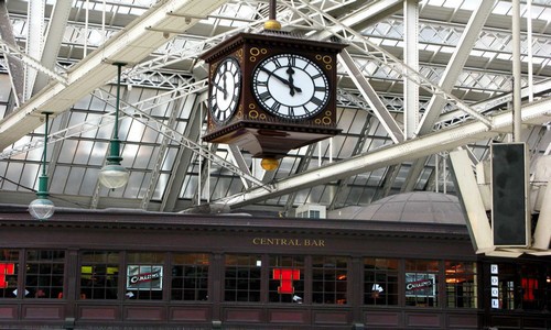 La très belle horloge située devant le Central bar station  à  Glasgow  (Crédit photo DR)