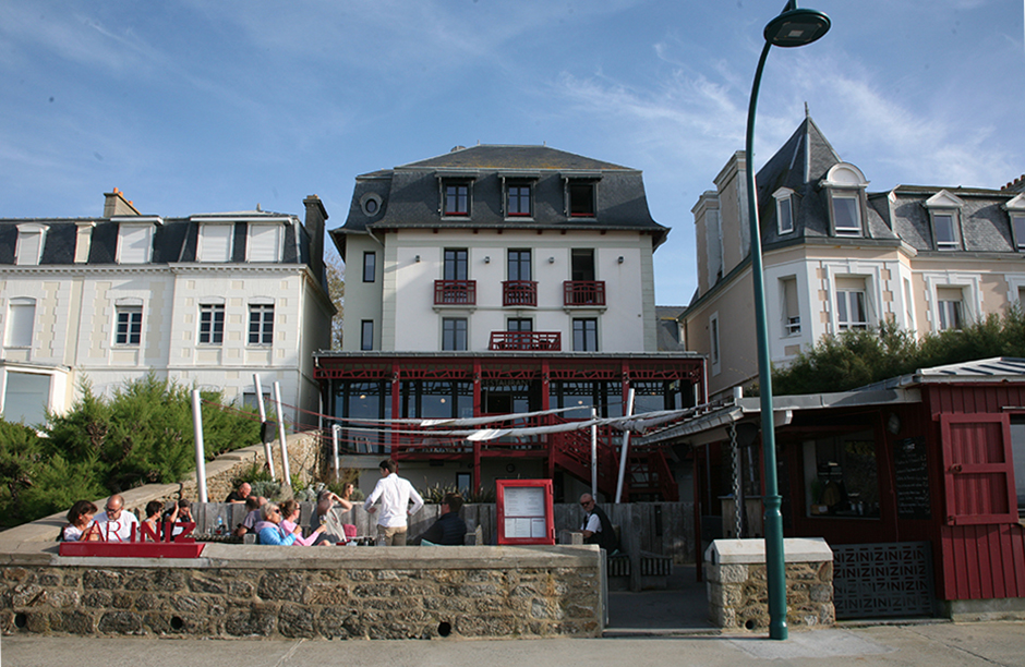 L’Ar Iniz est un hôtel intimiste de seulement 22 chambres, dont neuf avec vue sur le grand large, sans oublier un appartement familial @ Richard Bayon