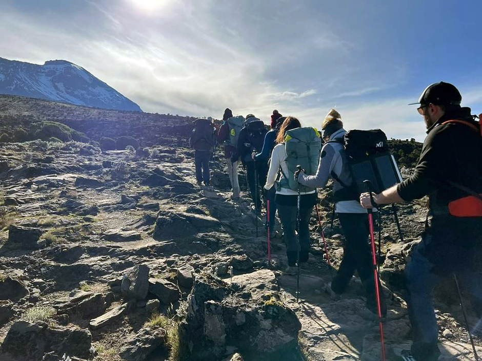 L’ascension du Kilimandjaro : défi relevé pour les 26 aventuriers du Cediv !