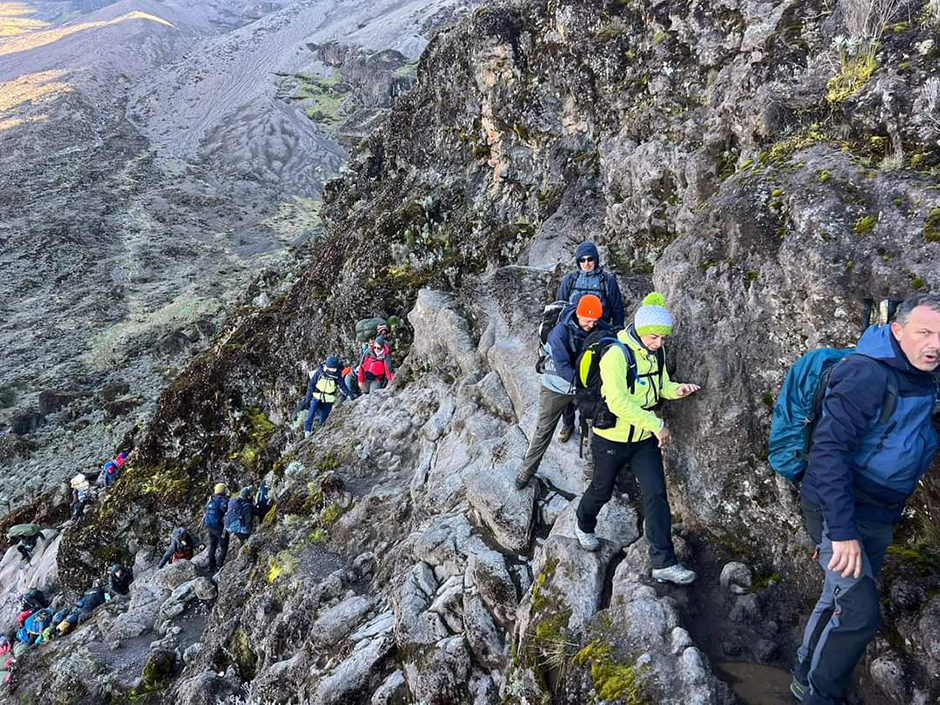 L’ascension du Kilimandjaro : défi relevé pour les 26 aventuriers du Cediv !