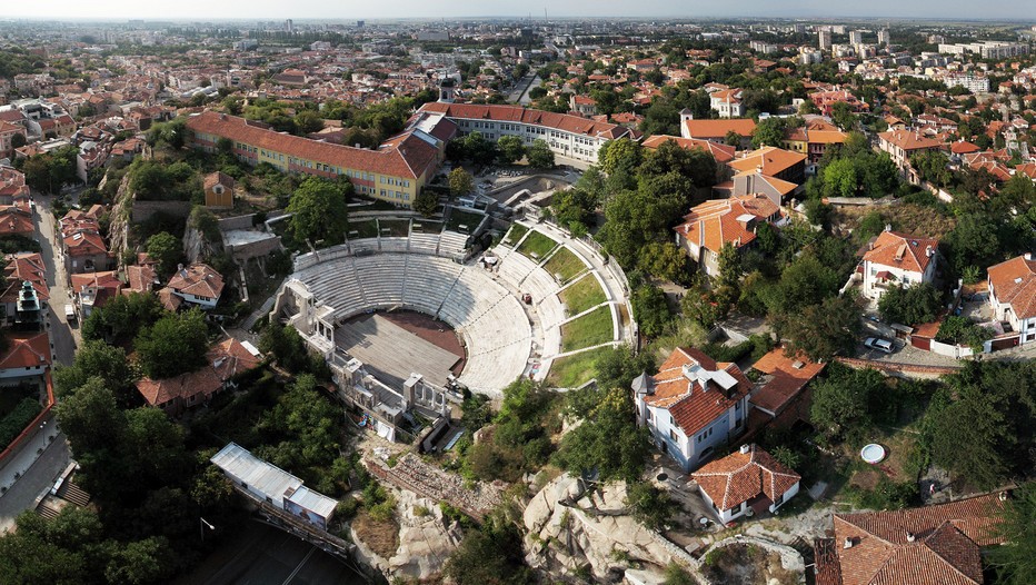 Vue aérienne sur Plovdiv qui est, par sa taille, la seconde ville Bulgare. Elle s’étend sur les bords de la rivière Maritsa. © www.bulgariatravel.com Vue aérienne sur Plovdiv qui est, par sa taille, la seconde ville Bulgare. Elle s’étend sur les bords de la rivière Maritsa. © www.bulgariatravel.com