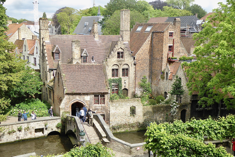 L’enfilade des canaux qui mènent au musée Groeninge © Catherine Gary L’enfilade des canaux qui mènent au musée Groeninge © Catherine Gary