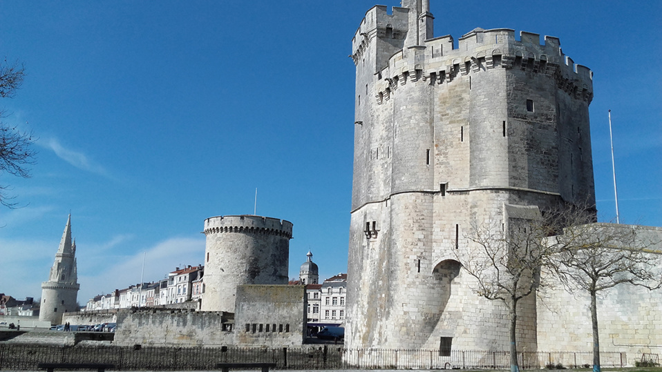 Vue en perspective des trois tours de la Rochelle © Charentes Tourisme Vue en perspective des trois tours de la Rochelle © Charentes Tourisme
