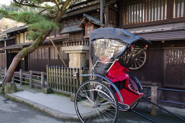 Un moyen de transport traditionnel pour découvrir  la ville de Takamaya (Crédit photo DR)