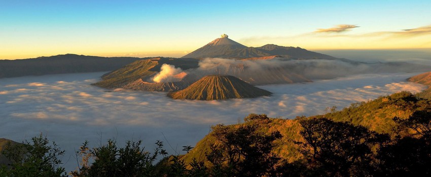 Vue sur le volcan Bromo à Java (Indonésie) (Crédit photo DR) Vue sur le volcan Bromo à Java (Indonésie) (Crédit photo DR)