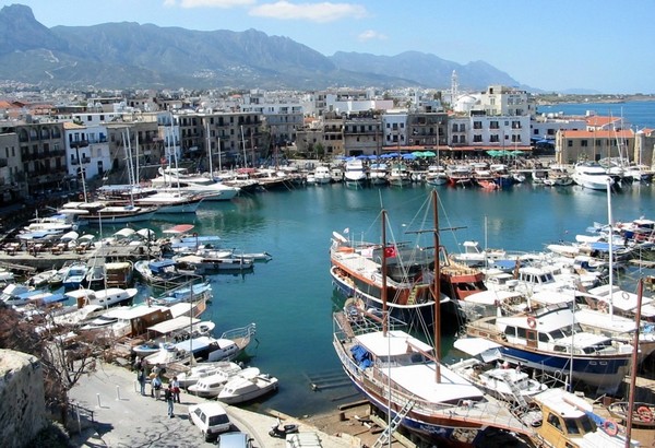 Héliades , le spécialiste des séjours dans les pays helléniques a décidé de programmer Chypre cet hiver avec des vols Paris/Province entre le 18 octobre et le 1er mai  2016 - Vue sur le port de Chypre - (Crédit photo Héliades)