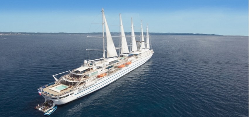 Avec sa silhouette racée et son design contemporain associant tonalités océanes et matériaux nobles, Le Club Med 2 reste fidèle à la grande tradition maritime.© DR. Avec sa silhouette racée et son design contemporain associant tonalités océanes et matériaux nobles, Le Club Med 2 reste fidèle à la grande tradition maritime.© DR.