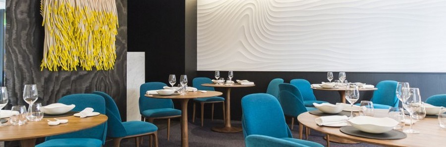 Pour le décor de son restaurant "Auguste" , Gaël Orieux a fait confiance à Eric Douetté et Emile Pineau Valencienne qui ont opté pour un look chic et design privilégiant l’épure, valorisé par l’étonnante création en cascade de cordes réalisée par le plasticien Christian Astuguevieille. © DR Pour le décor de son restaurant "Auguste" , Gaël Orieux a fait confiance à Eric Douetté et Emile Pineau Valencienne qui ont opté pour un look chic et design privilégiant l’épure, valorisé par l’étonnante création en cascade de cordes réalisée par le plasticien Christian Astuguevieille. © DR