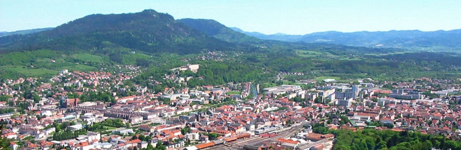 Vue aérienne de Saint-Dié-des-Vosges, appelée Saint-Dié jusqu'en 1999. C' est une commune française, chef-lieu de la Déodatie et d’arrondissement du département des Vosges, en région Lorraine. Ses habitants sont appelés les Déodatiens © DR Vue aérienne de Saint-Dié-des-Vosges, appelée Saint-Dié jusqu'en 1999. C' est une commune française, chef-lieu de la Déodatie et d’arrondissement du département des Vosges, en région Lorraine. Ses habitants sont appelés les Déodatiens © DR