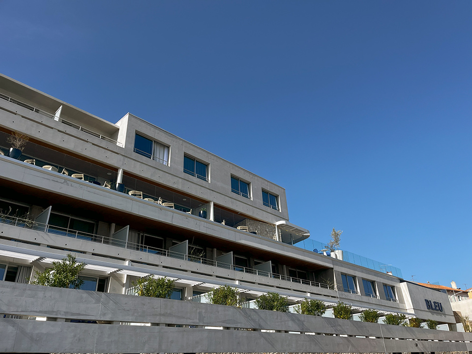 Un nouvel hôtel de luxe, érigé à flanc de coteau @ Richard Bayon RBB PRESSE Un nouvel hôtel de luxe, érigé à flanc de coteau @ Richard Bayon RBB PRESSE