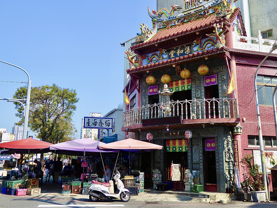 Dans une rue du centre de Tainan © Catherine Gary Dans une rue du centre de Tainan © Catherine Gary