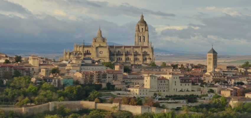 Vue d’ensemble sur Ségovie et sa cathédrale depuis le Parador de Ségovie.  © Catherine Gary