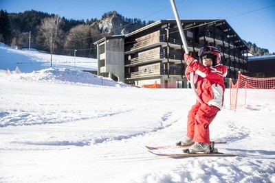 « Les Balcons du Mont-Blanc en Haute-Savoie », seul village vacances en France disposant de ses propres remontées mécaniques. © vacances-ulvf.com