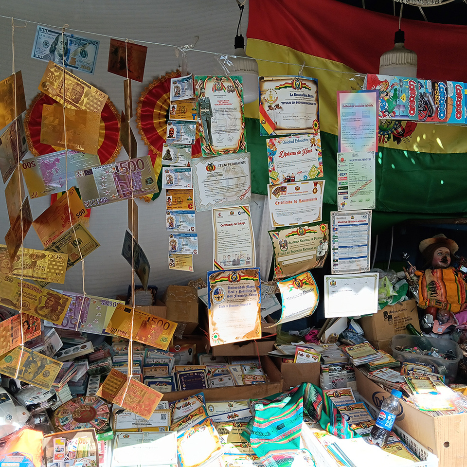 Feria Alasita, le marché des miniatures © Claude Vautrin. Feria Alasita, le marché des miniatures © Claude Vautrin.