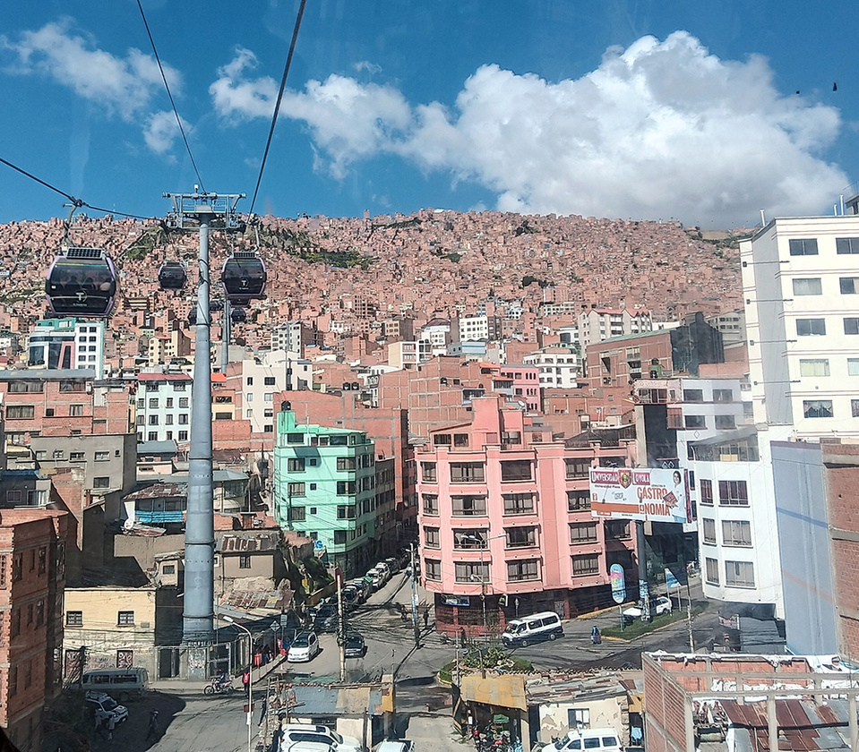 Mi Teleférico, 10 lignes les plus hautes du monde © Claude Vautrin. Mi Teleférico, 10 lignes les plus hautes du monde © Claude Vautrin.