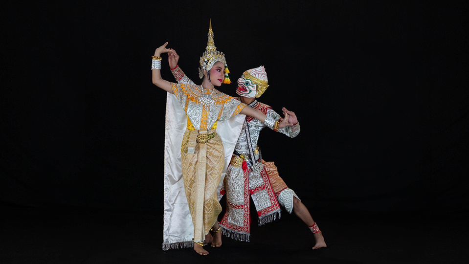 Danses du Bunditpatanasilpa. Tout à Fait Thaï“ fête en beauté le 340è anniversaire du premier contact entre le Royaume de Siam et la France, ainsi que les 170 ans des relations diplomatiques entre les deux pays © OT Thaïlande. Danses du Bunditpatanasilpa. Tout à Fait Thaï“ fête en beauté le 340è anniversaire du premier contact entre le Royaume de Siam et la France, ainsi que les 170 ans des relations diplomatiques entre les deux pays © OT Thaïlande.