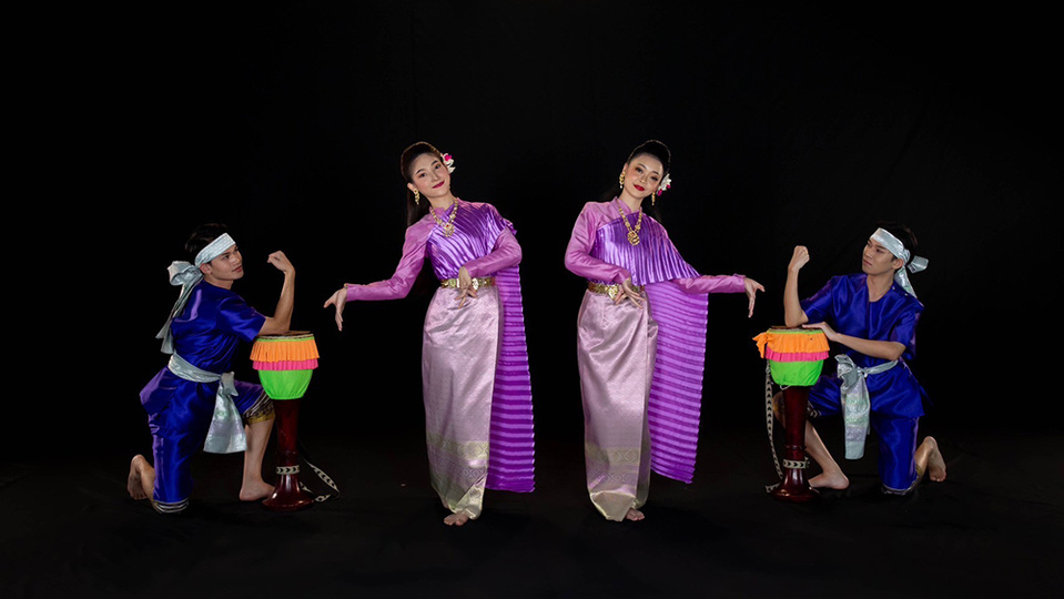 Danses du Bunditpatanasilpa. Une exposition de costumes de l’Institut des Arts et de l’Artisanat du pays sera présentée dans le château de Bagatelle © OT Thaïlande. Danses du Bunditpatanasilpa. Une exposition de costumes de l’Institut des Arts et de l’Artisanat du pays sera présentée dans le château de Bagatelle © OT Thaïlande.