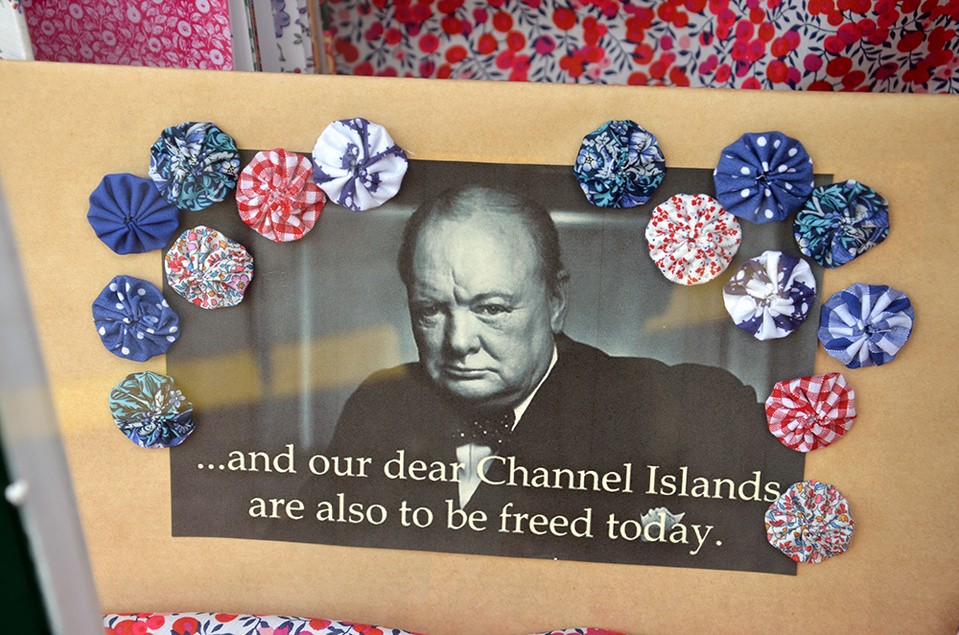 La libération de Guernesey fut annoncée le 8 mai 1945 par Winston Churchill, qui déclara : « Nos chères îles anglo-normandes seront également libérées aujourd’hui. » @ David Raynal. La libération de Guernesey fut annoncée le 8 mai 1945 par Winston Churchill, qui déclara : « Nos chères îles anglo-normandes seront également libérées aujourd’hui. » @ David Raynal.
