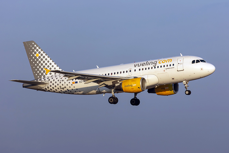 Avec Vueling, 4 allers-retours quotidiens en moyenne depuis Paris Orly jusqu’à Rome-Fiumicino @ Paul Marais-Hayer. Avec Vueling, 4 allers-retours quotidiens en moyenne depuis Paris Orly jusqu’à Rome-Fiumicino @ Paul Marais-Hayer.
