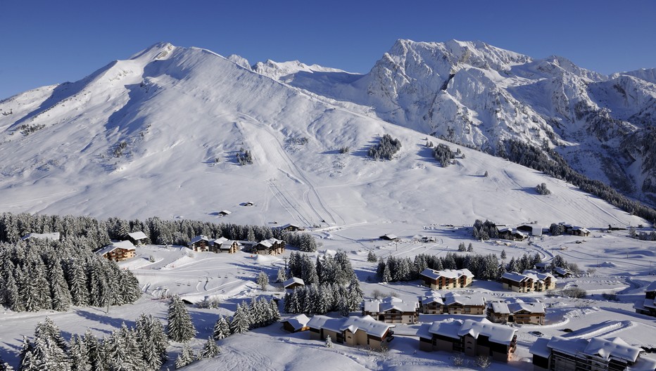 Le site skiable de Manigod en Pays-de-Savoie. ©Labellemontagne. P-Lebeau