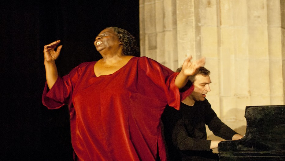 Danseuse, pédagogue et chorégraphe américaine, Elsa Wolliaston est une pionnière dans la popularisation de la danse contemporaine d’inspiration africaine en Europe.© Didier Pruvot