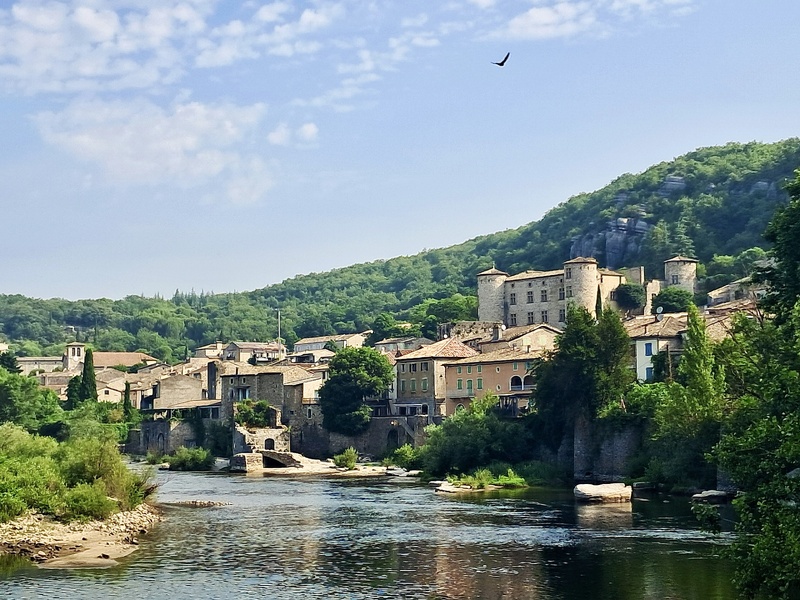 Le village de Vogüé @C.Gary