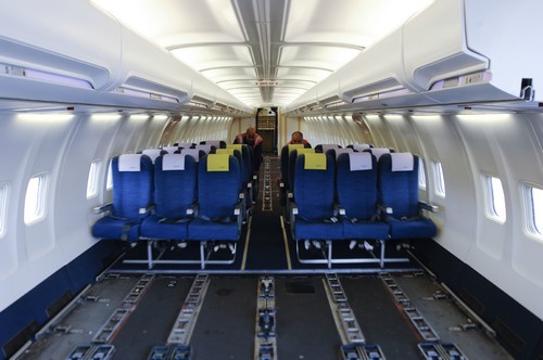 Le Boeing 737 "Quick Change" qui possédaient un sur-plancher escamotable dans leur cabine passagers , démontable en 40 minutes environ, permettant ainsi l’emport de cargo ou de fret express. © canalblog.com