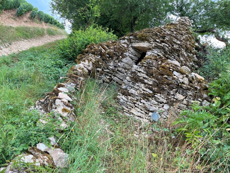 Abris de vignerons datant pour les plus anciens de la Renaissance, les cadoles sont aujourd’hui sauvegardées par une association très active