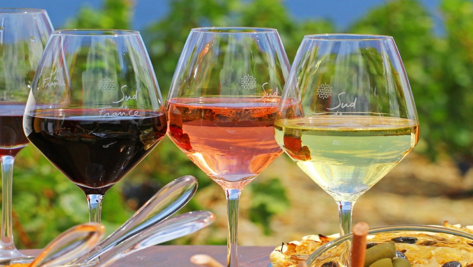 Des menus inspirés par la cuisine du Sud, des accords étudiés entre mets et vins, des verres offerts pour un verre du Languedoc commandé… C’est le moment de profiter de cette occasion pour découvrir les saveurs des vins du Sud-Ouest © vins-du-sud.com Des menus inspirés par la cuisine du Sud, des accords étudiés entre mets et vins, des verres offerts pour un verre du Languedoc commandé… C’est le moment de profiter de cette occasion pour découvrir les saveurs des vins du Sud-Ouest © vins-du-sud.com