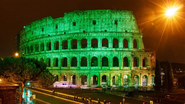L'emblématique Colisée à Rome sous le feu des projecteurs célébre la Saint-Patrick. © www.ireland.com L'emblématique Colisée à Rome sous le feu des projecteurs célébre la Saint-Patrick. © www.ireland.com