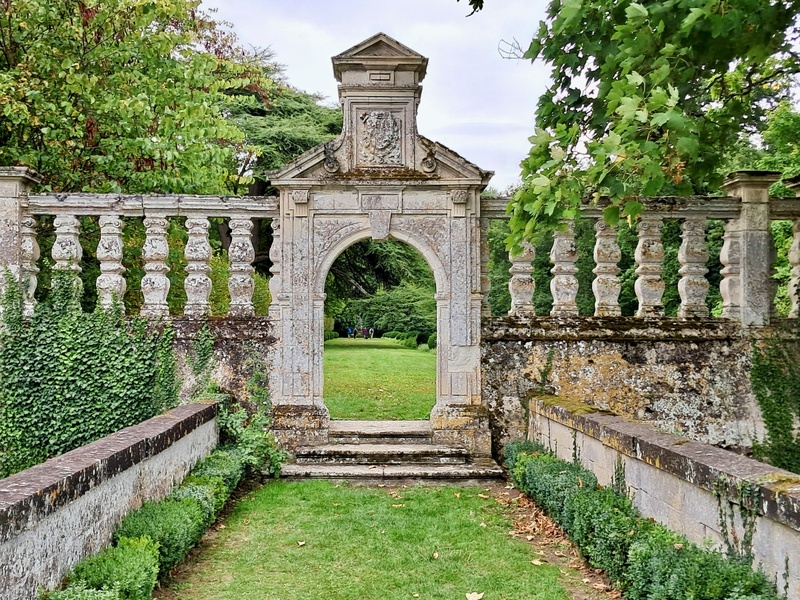 La porte d'entrée du parc dessinée par Léonard de Vinci ©Catherine Gary