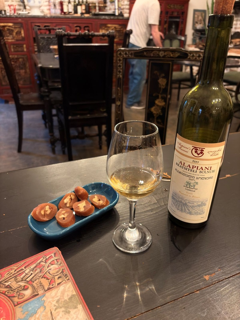 La Georgie est un des plus anciens berceau du vin. La Georgie est un des plus anciens berceau du vin.