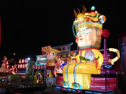 Le jour de l'an chinois à Taïwan , une occasion festive aux multiples facettes, apothéoses éclatantes signant de la plus jolie façon l’accueil de la nouvelle année.  © Catherine Gary